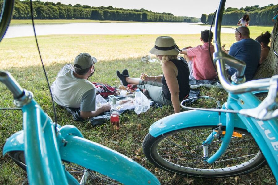 Versailles Bike Tour with Palace & Queen Farm Entrance - The best parts of the day at a glance