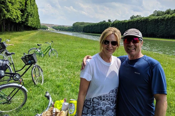 Versailles Domain Bike Tour with Palace Entry by Train from Paris - A picnic beside the Grand Canal