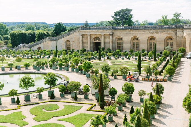 Versailles Full Day Bike Tour with Palace, Gardens, & Picnic - How the guides shape the day