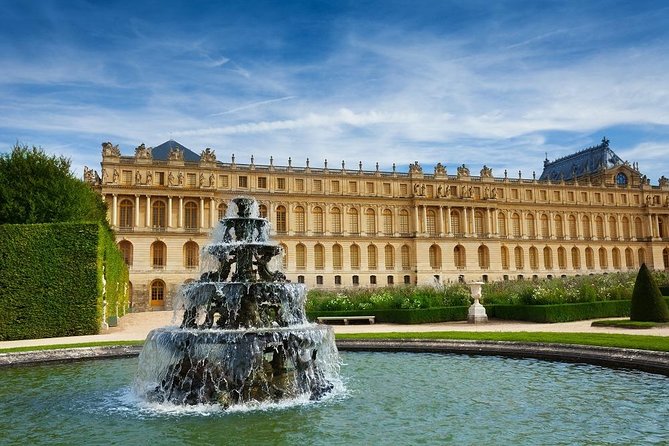 Versailles Full Tour: Palace, Gardens & Marie-Antoinette’s Estate - Walking the gardens and the Grand Canal
