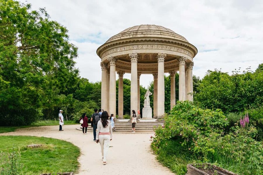 Versailles: Palace, Gardens & Queen’s Estate Guided Tour - How much walking should you expect?
