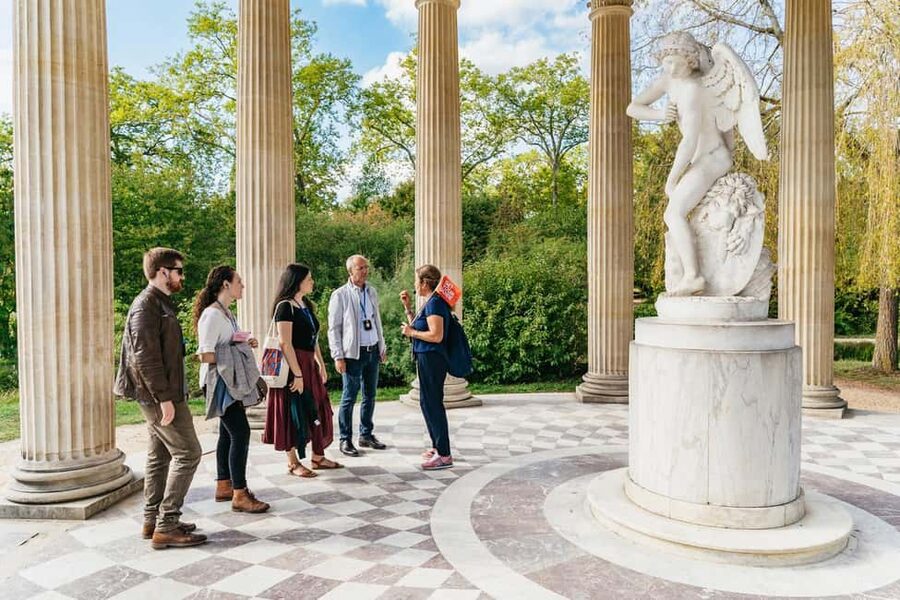 Versailles: Palace, Gardens & Queen’s Estate Guided Tour - Meeting in Versailles, not Paris