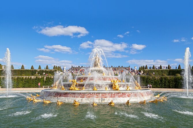 Versailles Palace Guided Tour & Gardens Option from Versailles - How the pacing and group size feel