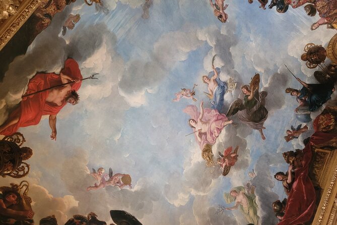 Versailles Palace Guided Tour with Gardens Access - Booking decision