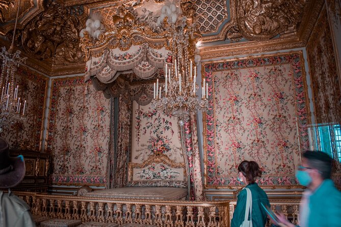 Versailles Palace Guided Tour with Reserved Entry - Crowds, group size, and comfort