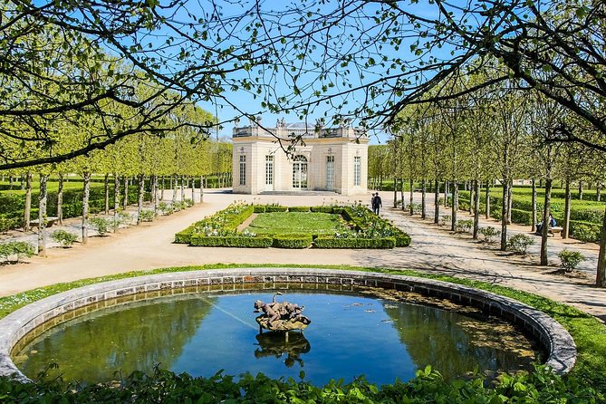 Versailles Palace & Marie-Antoinette's Estate Private Guided Tour with Lunch - The Hall of Mirrors and Louis XIV’s Display of Power