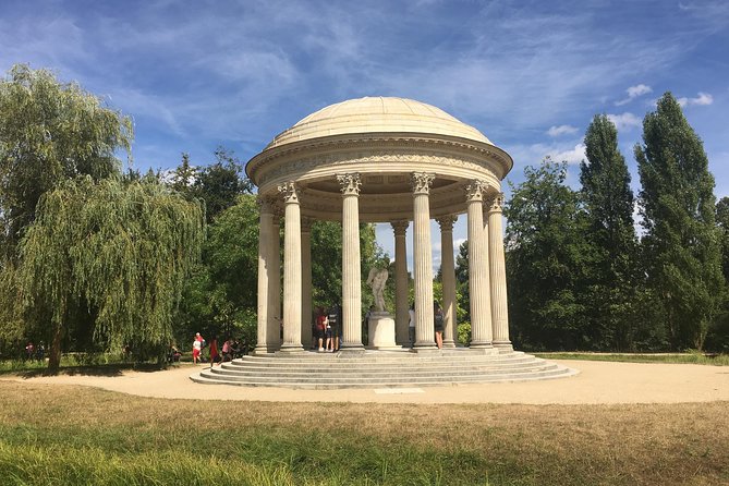 Versailles Palace & Marie-Antoinette's Estate Private Guided Tour with Lunch - The Gardens, Groves, and 55 Fountains
