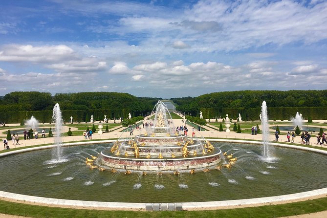 Versailles Palace & Marie-Antoinette's Estate Private Guided Tour with Lunch - Lunch Near the Grand Canal
