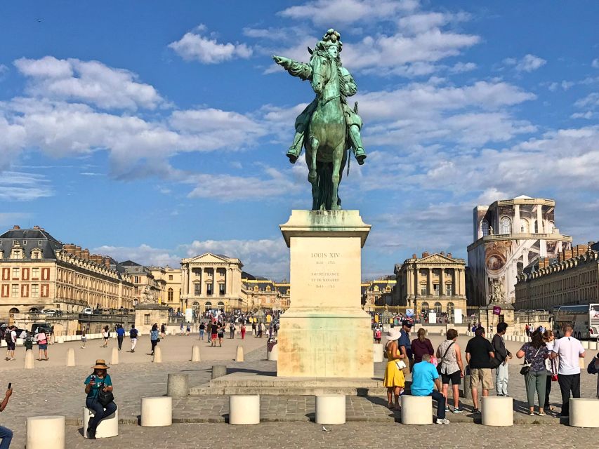 Versailles: Skip-the-Line Guided Palace Tour and Full Access - Meeting the guide beneath the Sun King