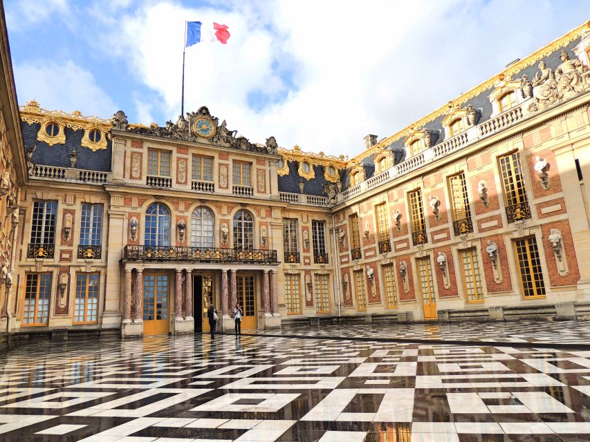 Versailles: Skip-the-Line Guided Palace Tour and Full Access - What you actually see in 90 minutes