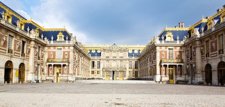 Versailles: Skip-the-Line Guided Tour of Palace with Gardens - Grand Trianon and Petit Trianon require extra planning