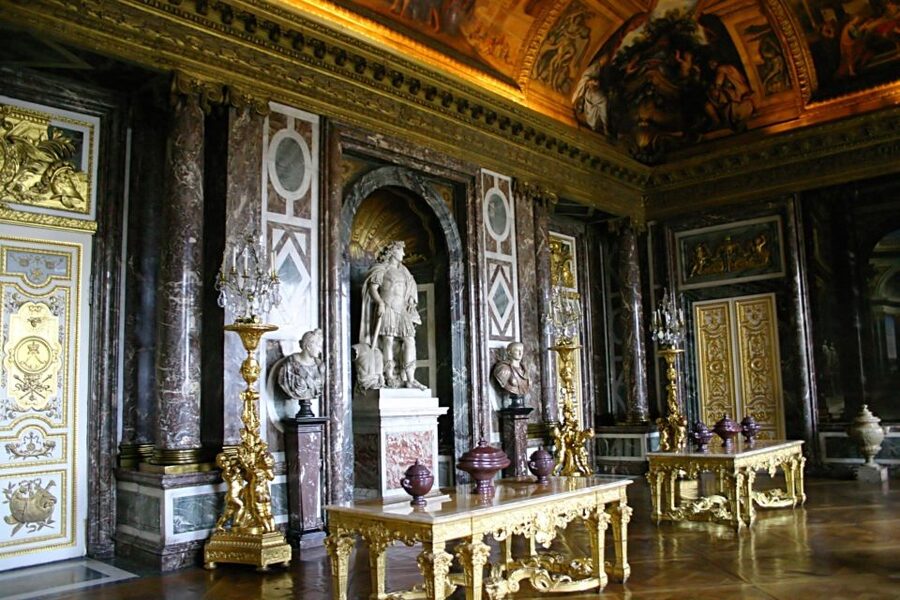 Versailles: Skip-the-Line Guided Tour of Palace with Gardens - How the guide affects the experience