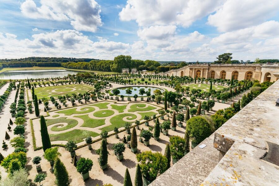 Versailles: Skip-the-Line Tour of Palace and Gardens Access - Louis XIV, Marie Antoinette, and the French Revolution