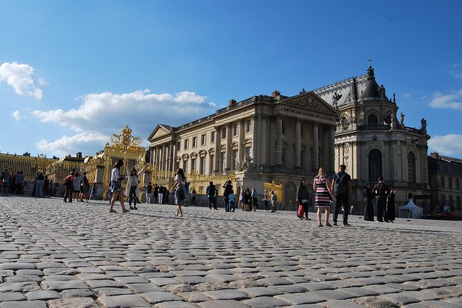Versailles Small Group Guided Tour with Local Guide - The Hall of Mirrors in 15 minutes