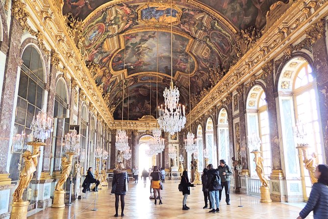 Versailles Small Group Guided Tour with Local Guide - The gardens and the missing half of Versailles