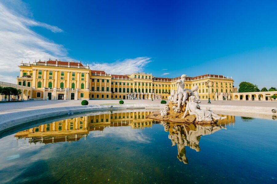 Vienna: Bus & Schönbrunn Palace Skip-the-Line Guided Tour - What the 210-minute schedule actually gives you