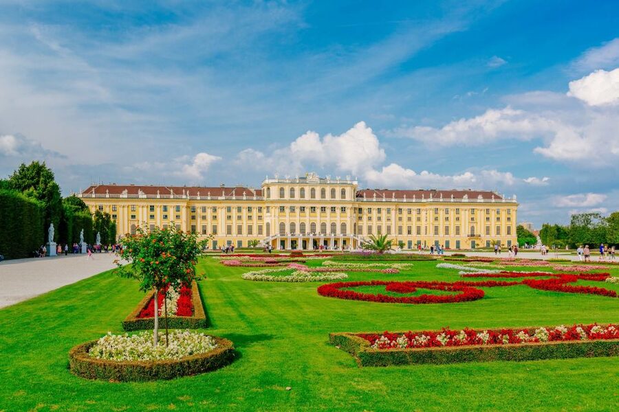 Vienna: Bus & Schönbrunn Palace Skip-the-Line Guided Tour - Vienna from the coach: the Ringstraße circuit
