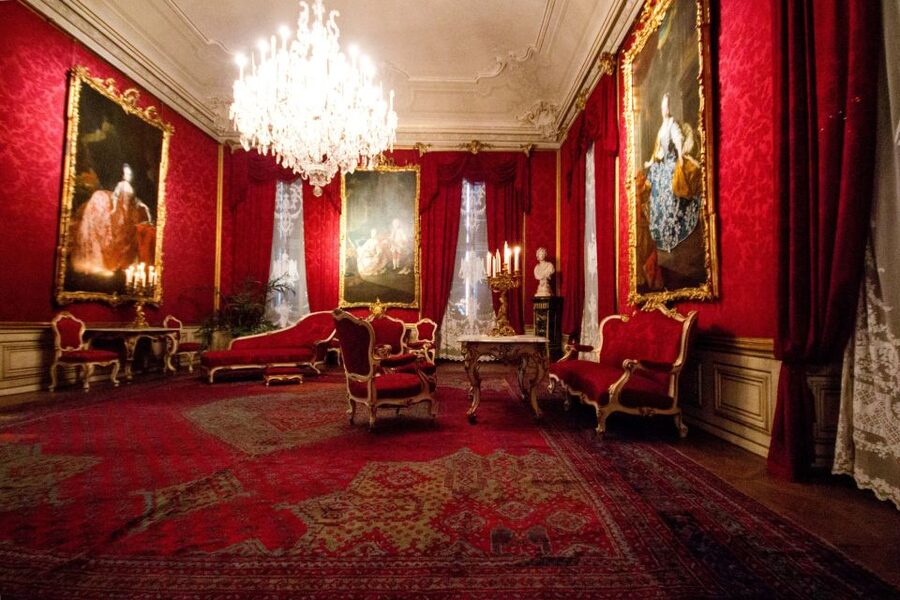 Vienna: Bus & Schönbrunn Palace Skip-the-Line Guided Tour - Palace interiors versus the gardens