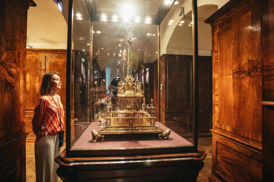 Vienna: Imperial Treasury in the Hofburg Palace - Burgundy treasures and the cradle of Napoleon II