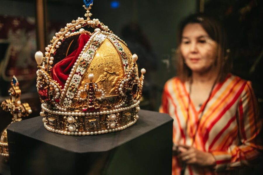 Vienna: Imperial Treasury in the Hofburg Palace - Audio guides and guided visits