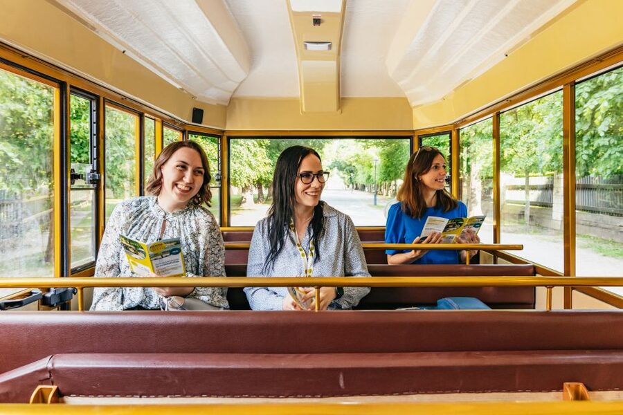 Vienna: Panorama Train Tickets to explore Schönbrunn Palace - How the hop-on, hop-off system works