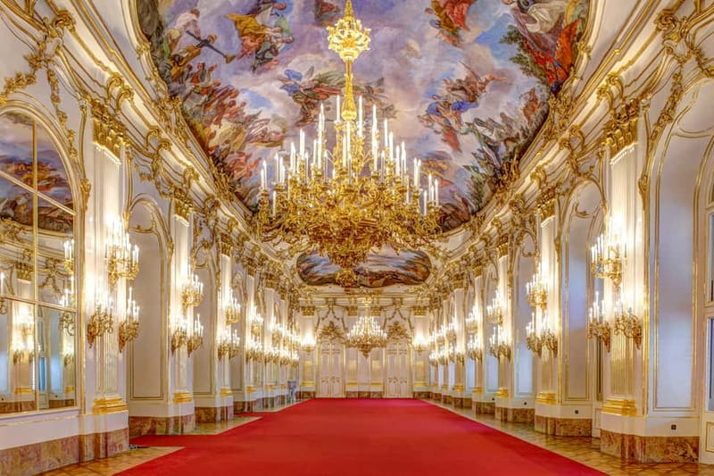 Vienna: Schönbrunn Palace Evening Tour, Dinner and Concert - Schönbrunn after closing: grand rooms without the daytime rush