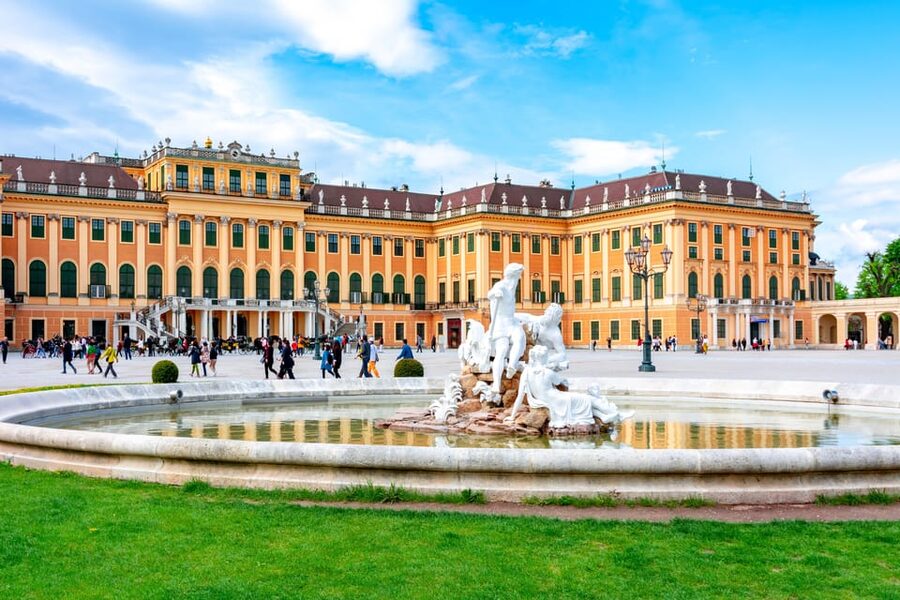 Vienna: Skip-the-Line Schönbrunn Palace and Gardens Tour - Entering 22 staterooms with a guide