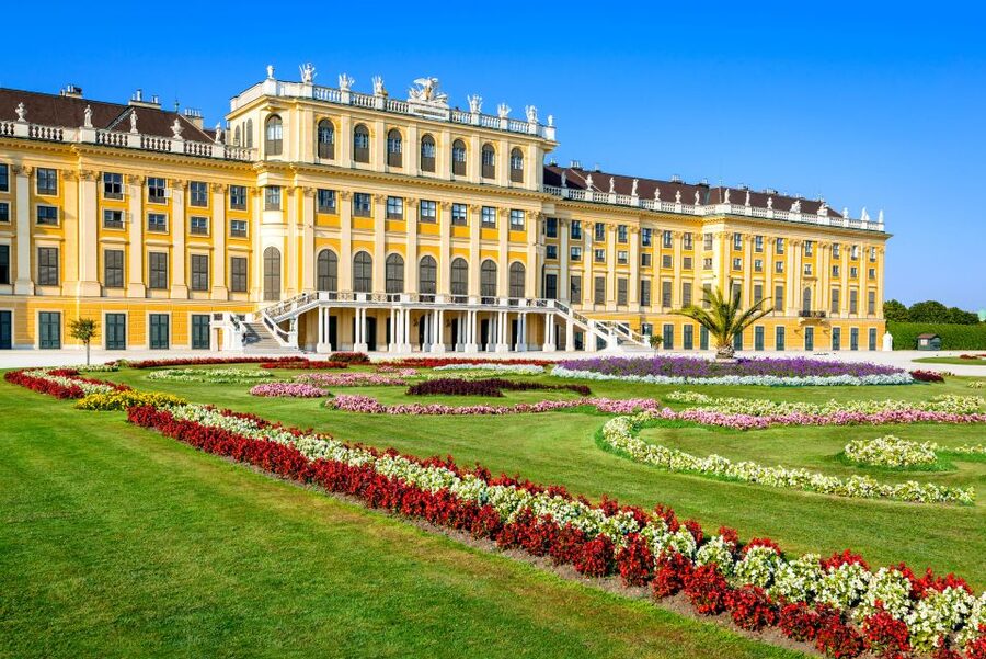 Vienna: Skip-the-Line Schönbrunn Palace & Gardens Tour - Crowds, coats, and what to carry