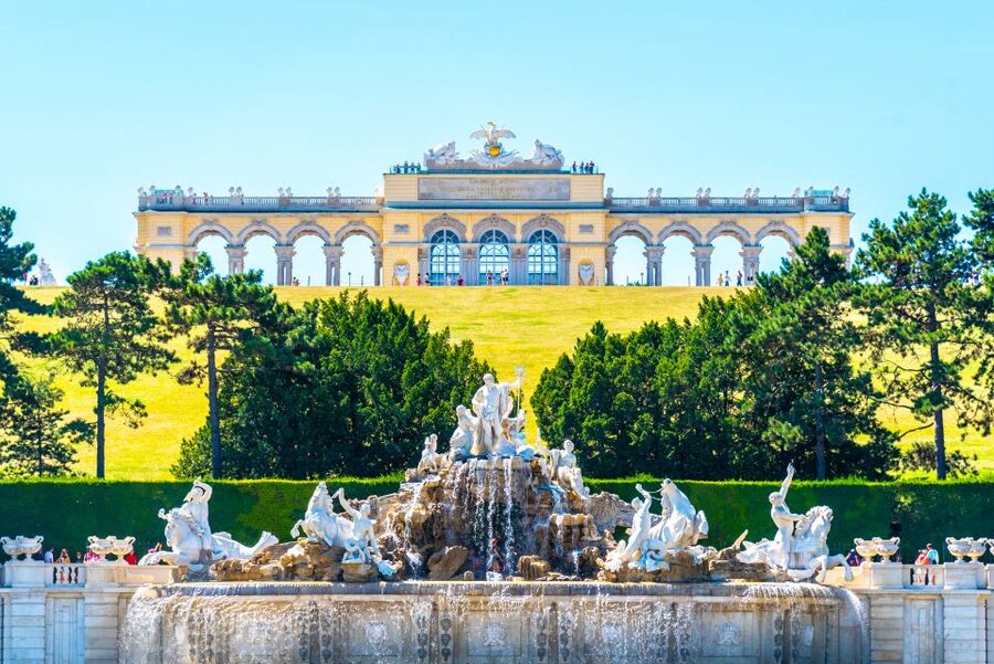 Vienna: Skip-the-Line Schonbrunn Palace Private Tour - The gardens, fountains, and Gloriette Hill