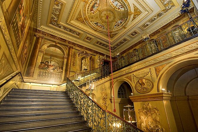 VIP Kensington Palace Gardens Tour & Royal Tea Crown Experience - Weather, clothing, and group size