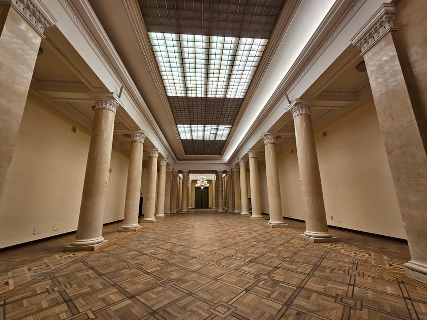 Warsaw: Palace of Culture and Science Guided Tour - Small details that can improve your visit