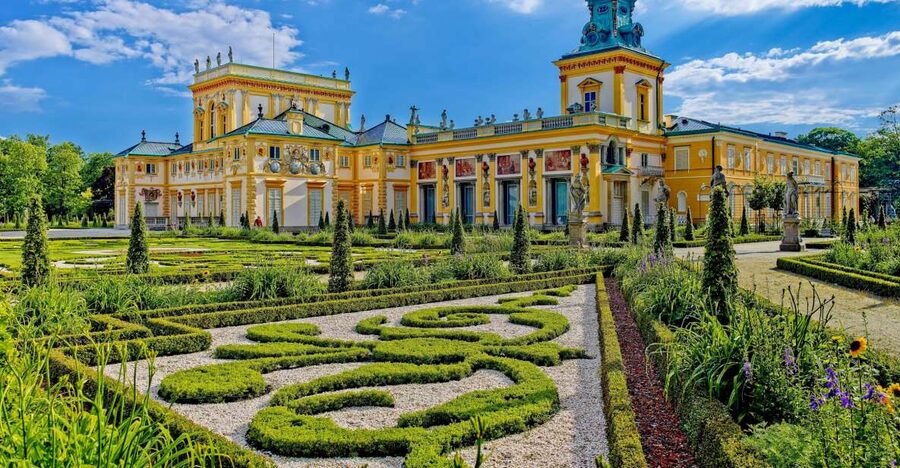 Warsaw Private Wilanow Palace & Garden Tour - Entering the palace built for John III Sobieski