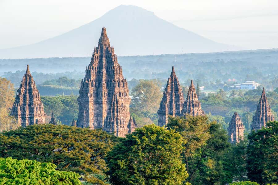 Yogyakarta: Palace, Water Castle & UNESCO Temple Guided Tour - Walking through Taman Sari’s royal baths