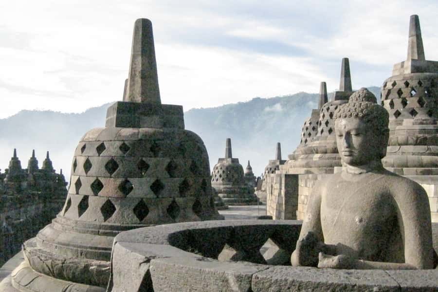 Yogyakarta: Palace, Water Castle & UNESCO Temple Guided Tour - The guide makes the royal sites easier to understand