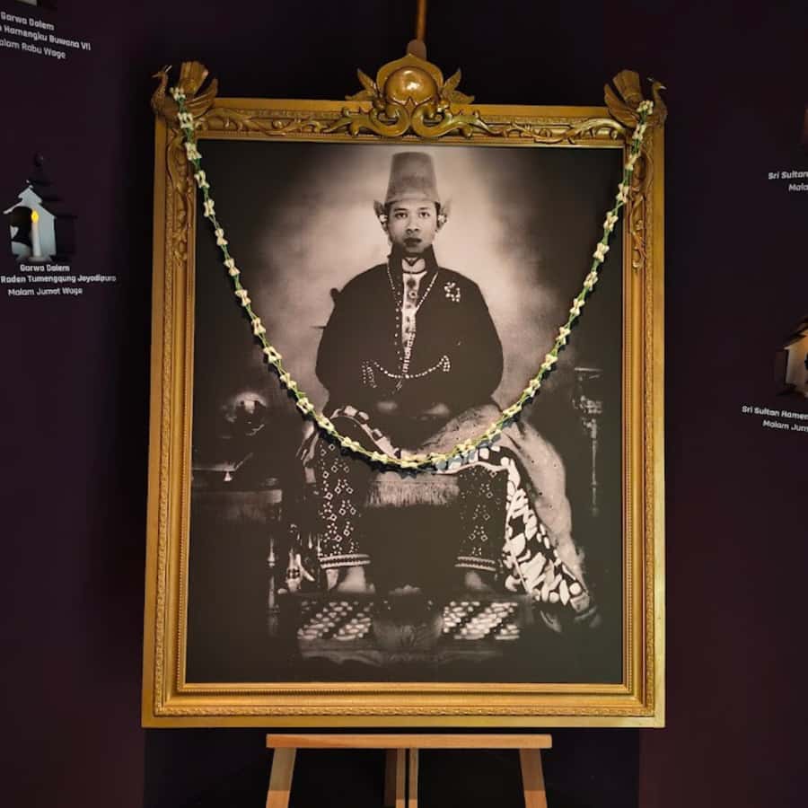 Yogyakarta: Yogyakarta Palace & Water Castle Guided Tour - Group tour or private tour?
