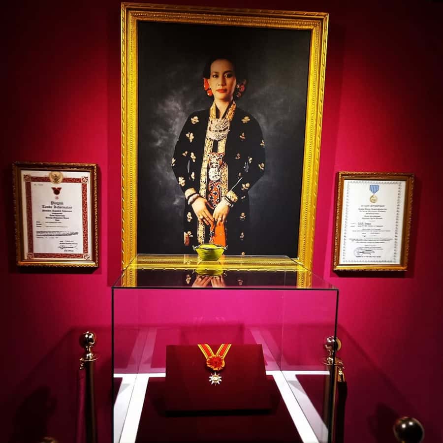 Yogyakarta: Yogyakarta Palace & Water Castle Guided Tour - What the guides do especially well