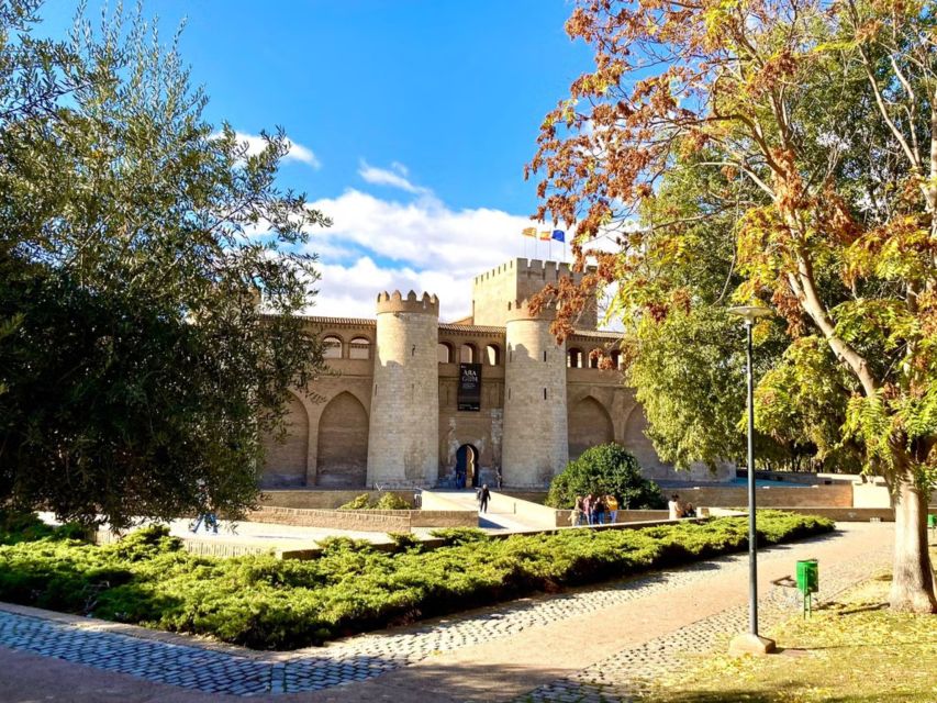 Zaragoza: Aljafería Palace guided tour in Spanish - Key points to know before booking
