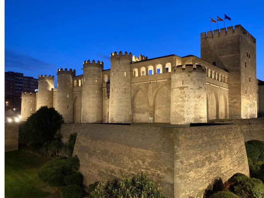 Zaragoza: Aljafería Palace guided tour in Spanish - The first palace: the Muslim Aljafería