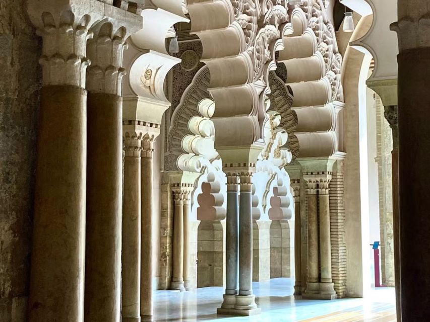 Zaragoza: Aljafería Palace guided tour in Spanish - The current Cortes of Aragon